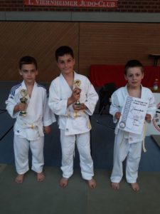 Mit 4 jungen Kämpfern beim Frühlingscup in Viernheim