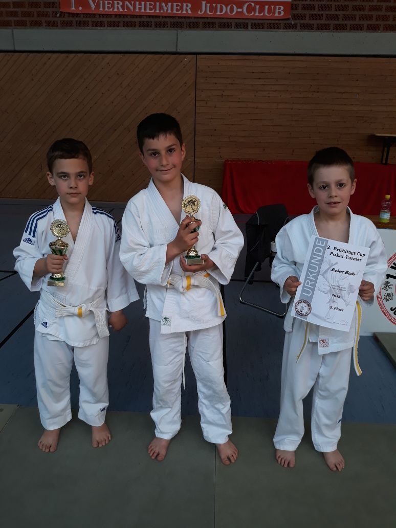 Mit 4 jungen Kämpfern beim Frühlingscup in Viernheim